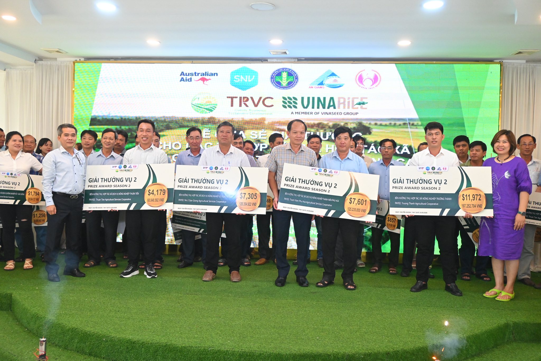 Vinarice chia sẻ 3,5 tỷ đồng giải thưởng cho nông dân sản xuất lúa chất lượng cao, phát thải thấp