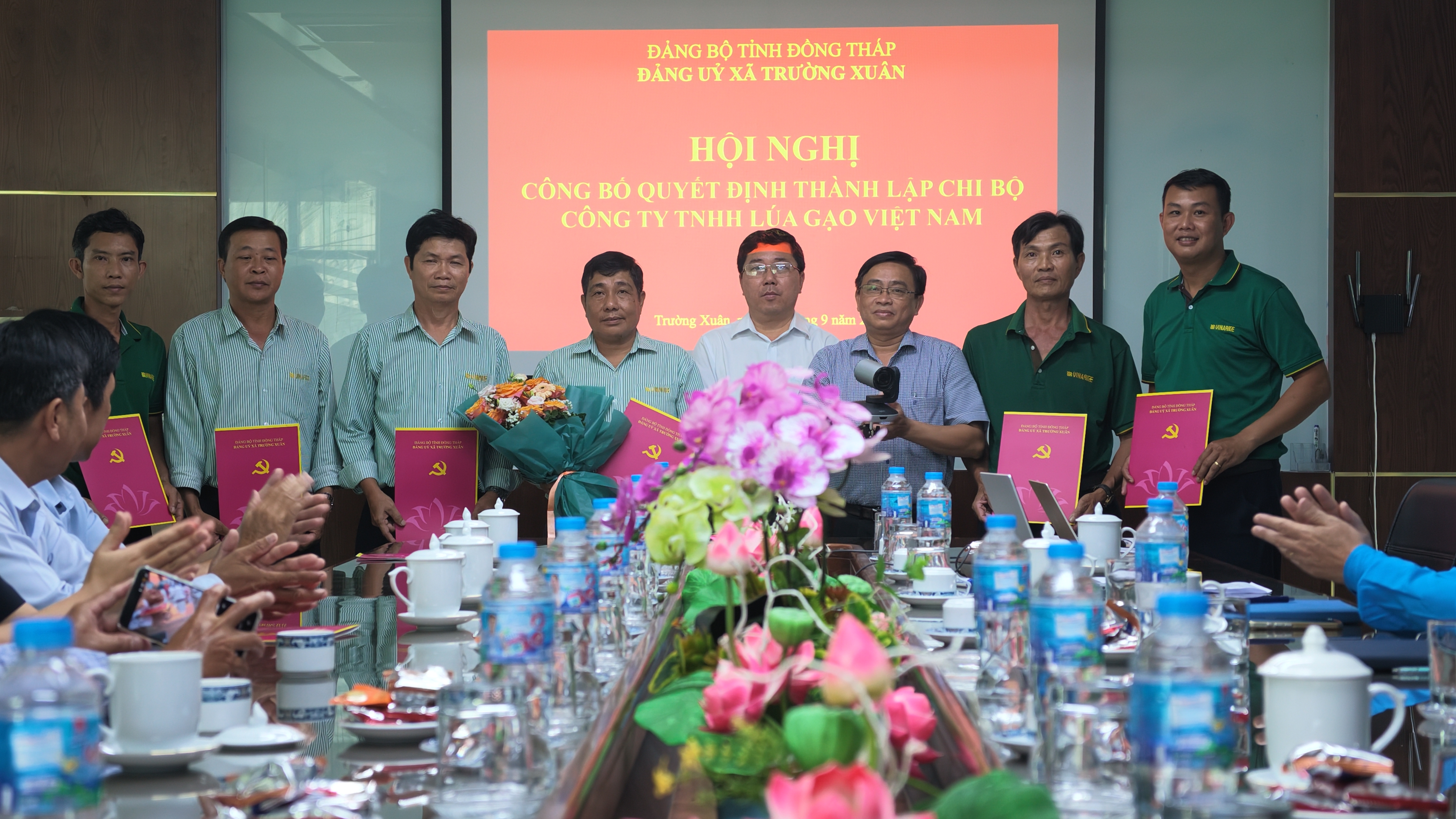 Thành lập Chi bộ Công ty TNHH Lúa gạo Việt Nam (Vinarice)